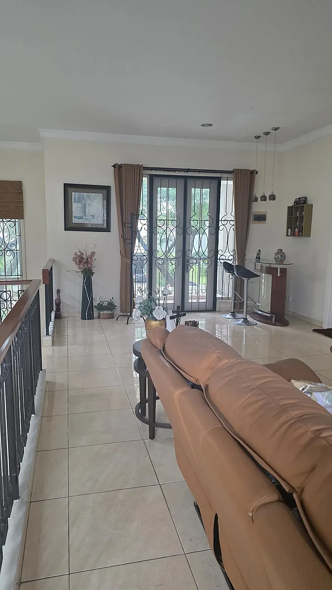 Rumah Alam Sutera Hadap Boulevard